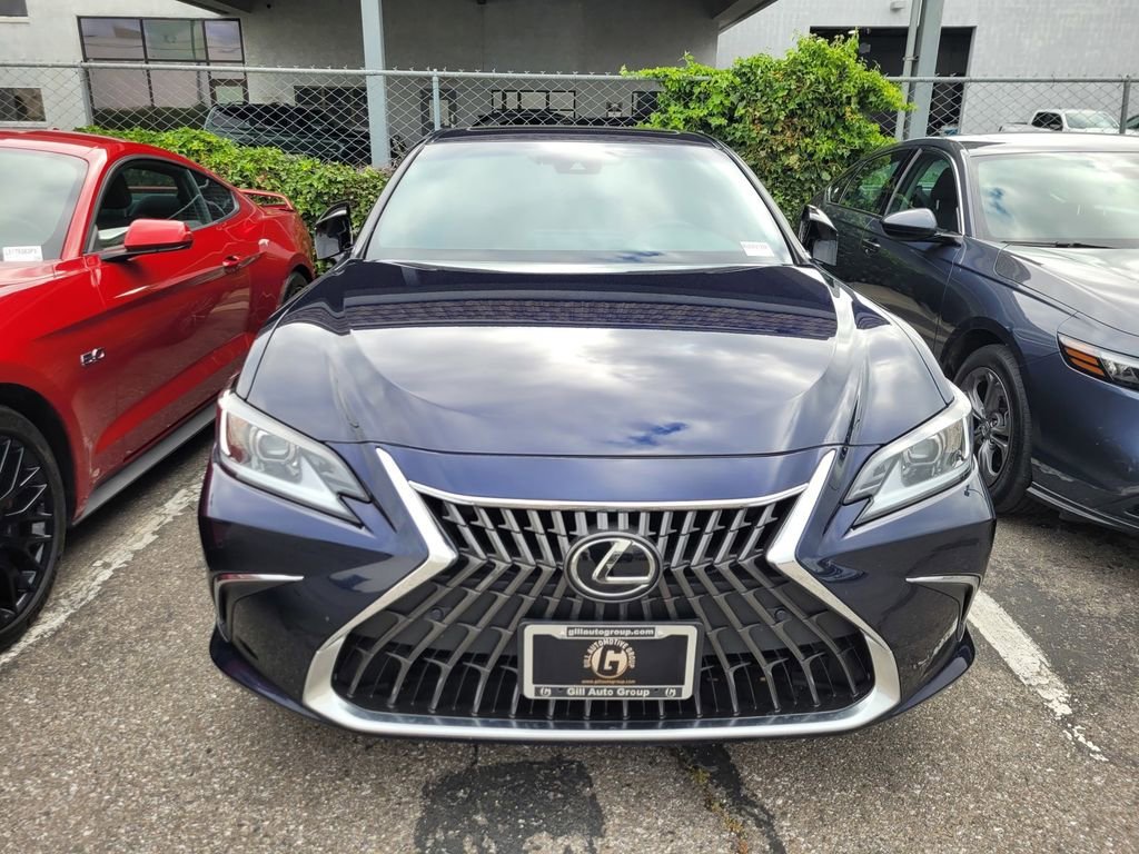 2024 Lexus ES ES 300h photo 2