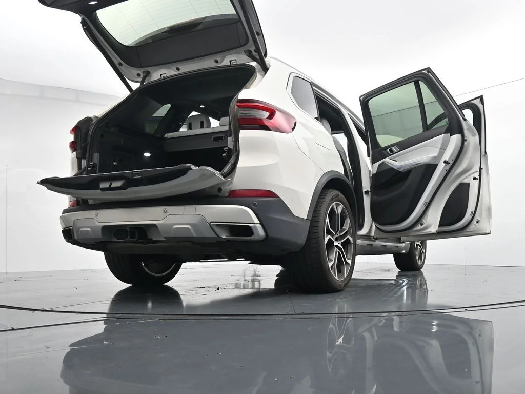 Used 2023 White BMW xDrive40i image 29