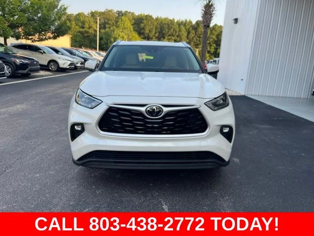 Used 2020 White Toyota XLE image 37