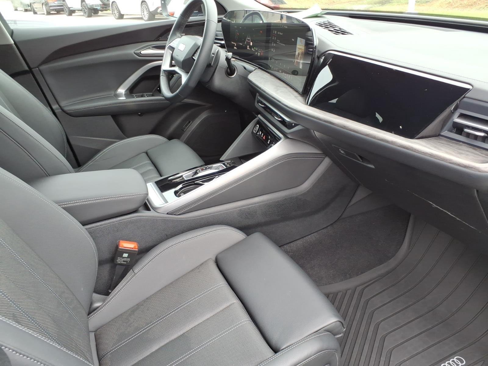 Used 2025 Navarra Blue Metallic Audi Premium Plus image 25