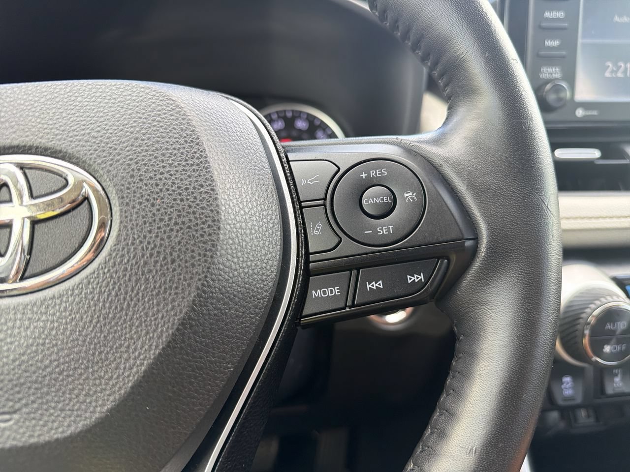 Used 2020 Silver Sky Metallic Toyota XLE Premium image 28