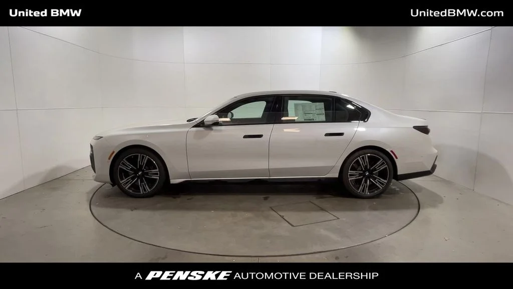 Used 2025 Mineral White Metallic BMW 760i xDrive image 5