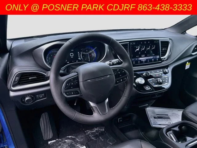 New 2027 Hydro Blue Pearl-Coat Exterior Paint Chrysler Select image 22