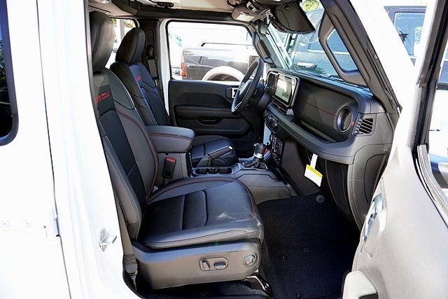 New 2026 Bright White Clear-Coat Exterior Paint Jeep Rubicon image 15