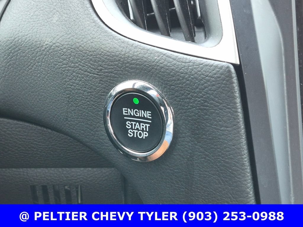 Used 2023  Ford SEL image 25