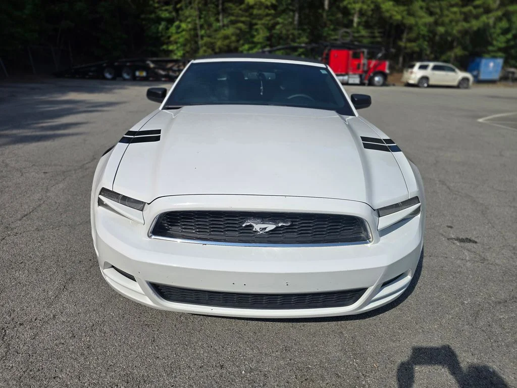 Used 2014 White Ford V6 Premium image 2