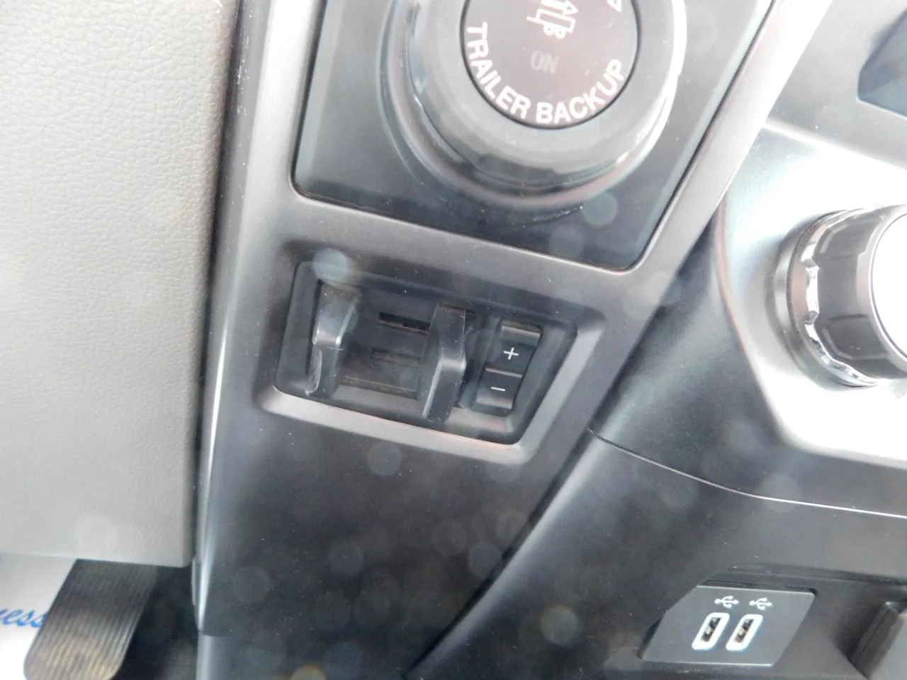 Used 2016 Magnetic Ford 4WD SuperCab 145 in XLT image 34