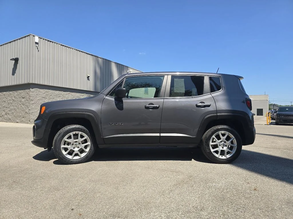 Used 2023 Gray Jeep Latitude image 12