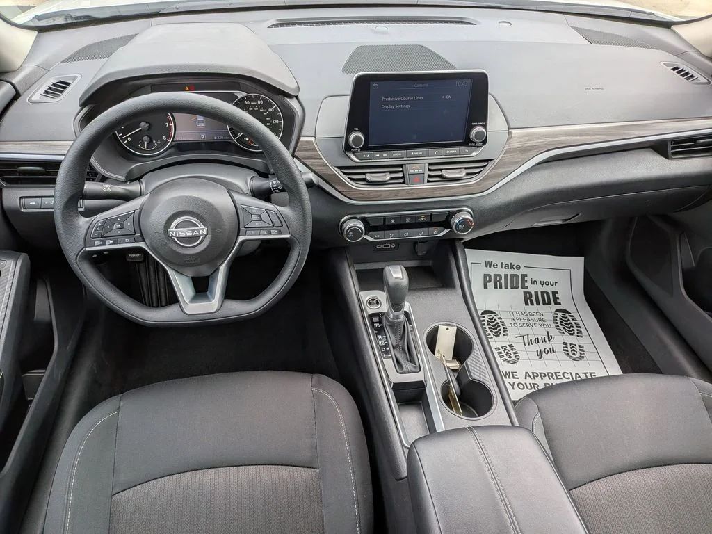Used 2025 White Nissan 2.5 SV image 17