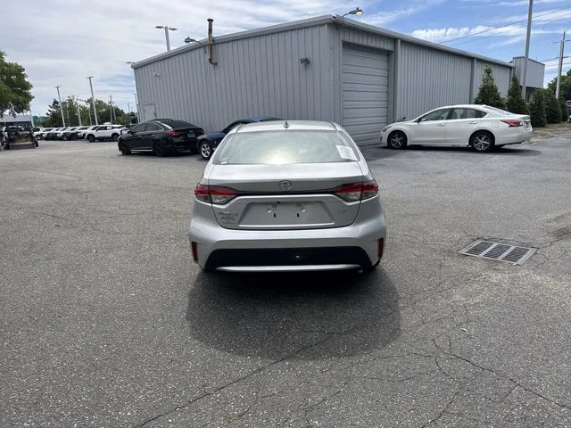 Used 2022 Silver Toyota LE image 6