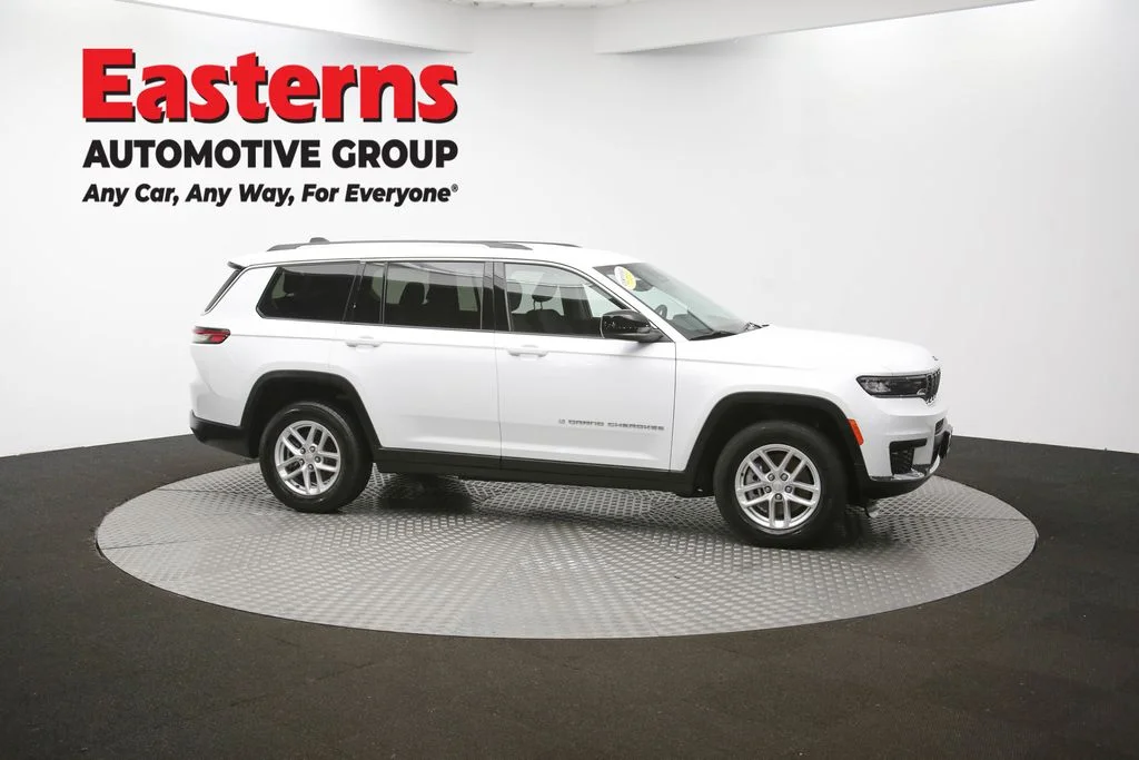 Used 2023 White Jeep Laredo image 50