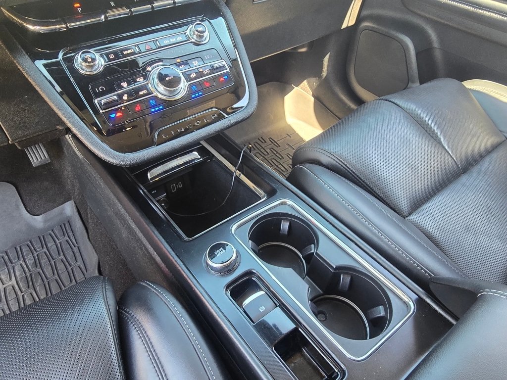 Used 2020 Red Carpet Lincoln Reserve image 21
