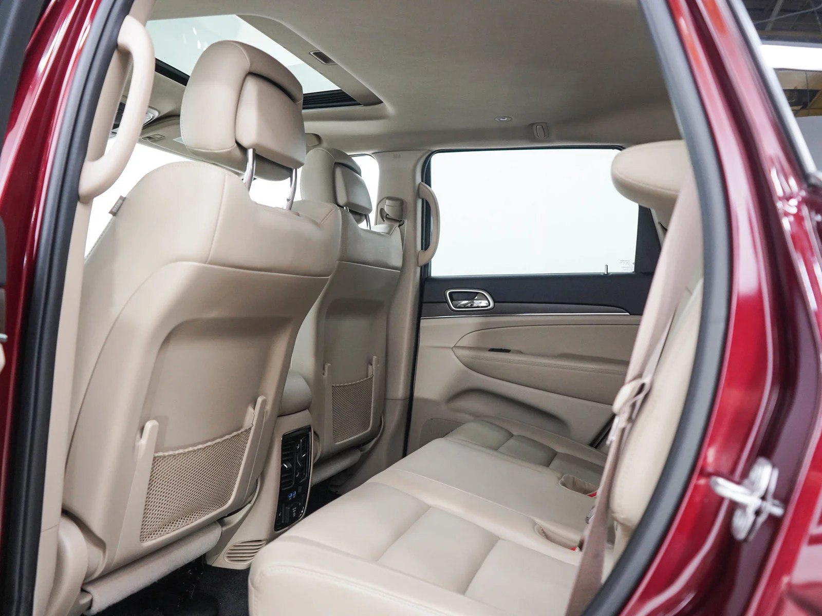 Used 2017 Velvet Red Pearlcoat Jeep Limited image 17