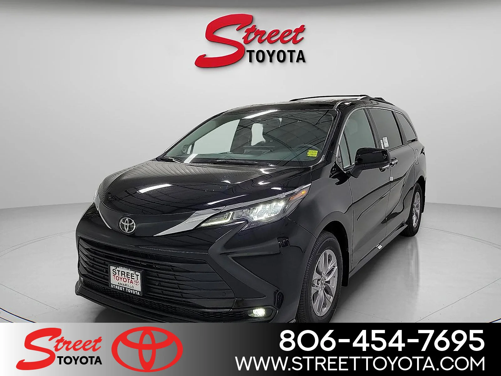 2026 Toyota Sienna XLE 8-Passenger Hybrid FWD's photo