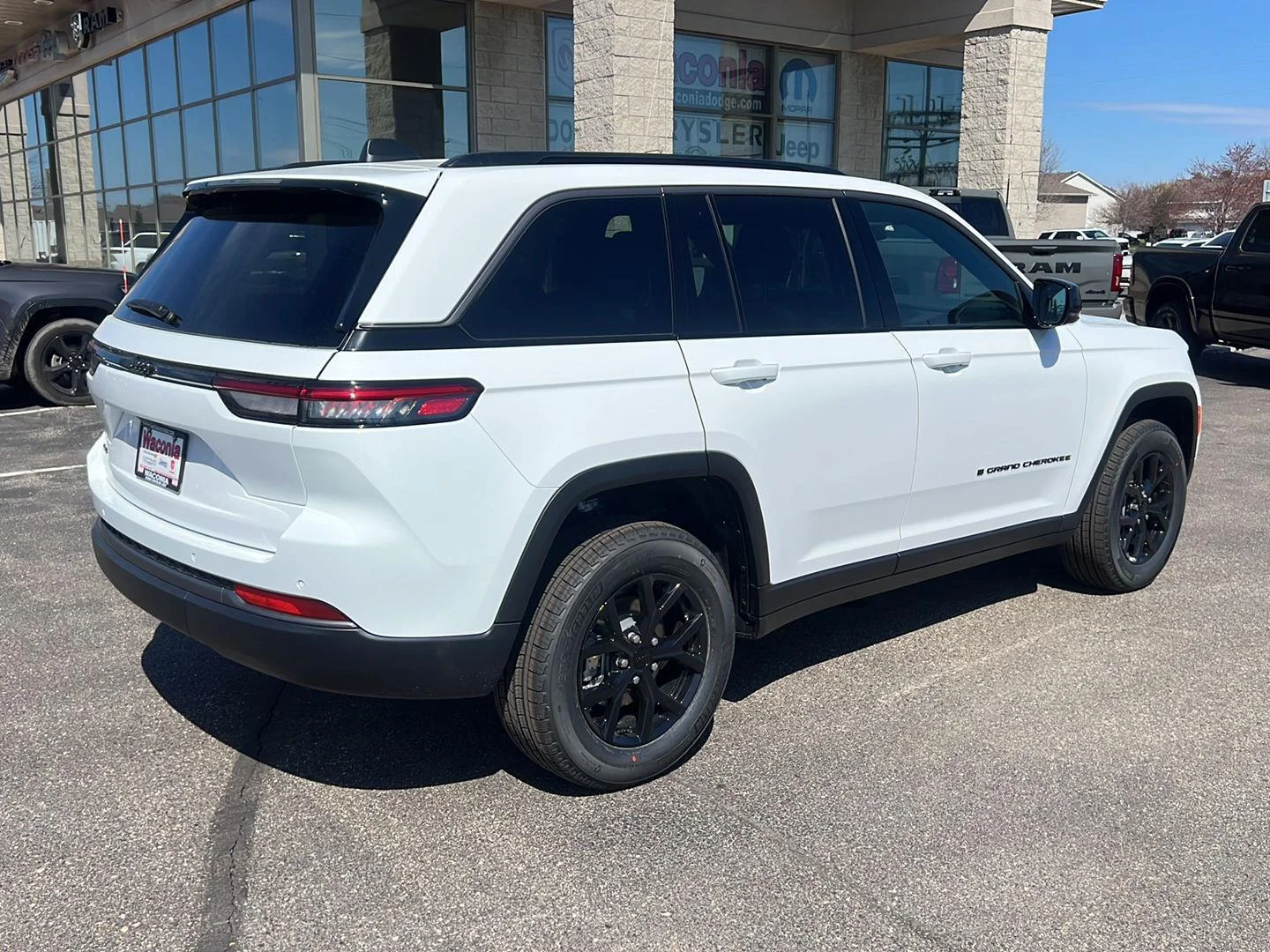 New 2026 Bright White Clearcoat Jeep Laredo Altitude image 7
