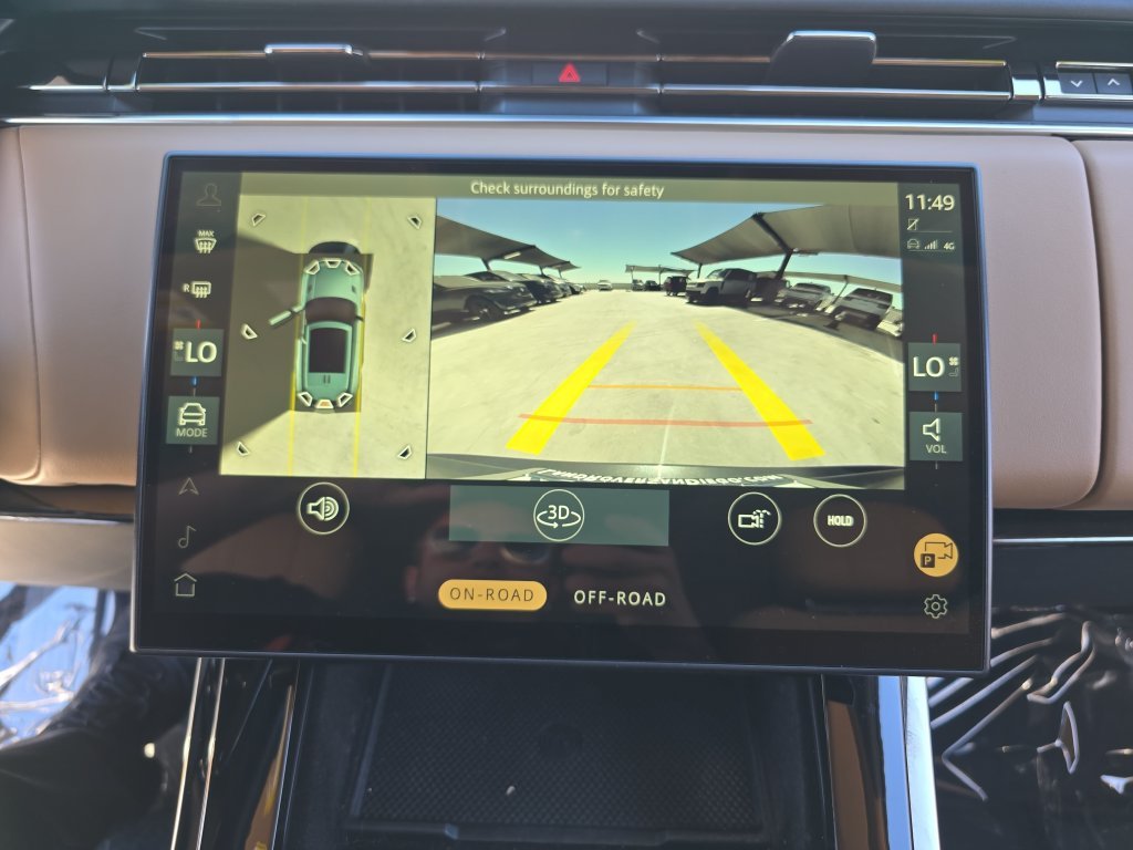Used 2024 Green Land Rover SE image 24
