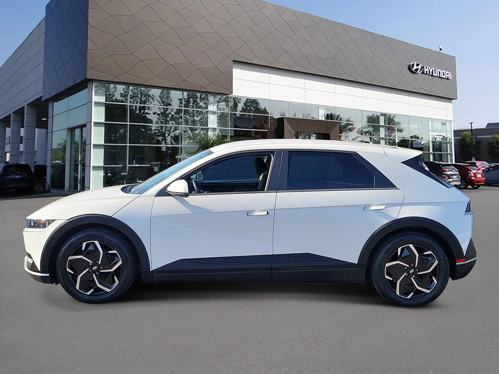 Certified Used 2024 Atlas White Hyundai SEL image 3