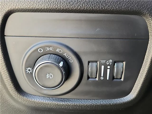 Used 2024 Silver Zynith Jeep Limited 4x4 image 13