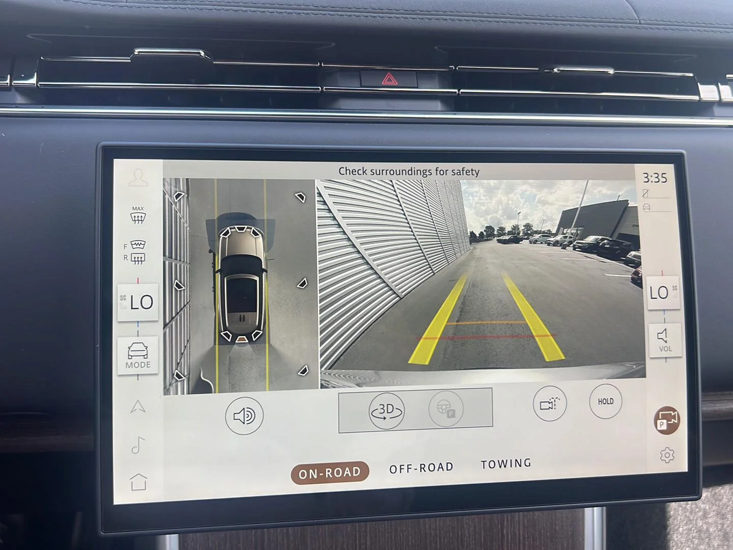 New 2026 Eiger Grey Metallic Land Rover SE image 20
