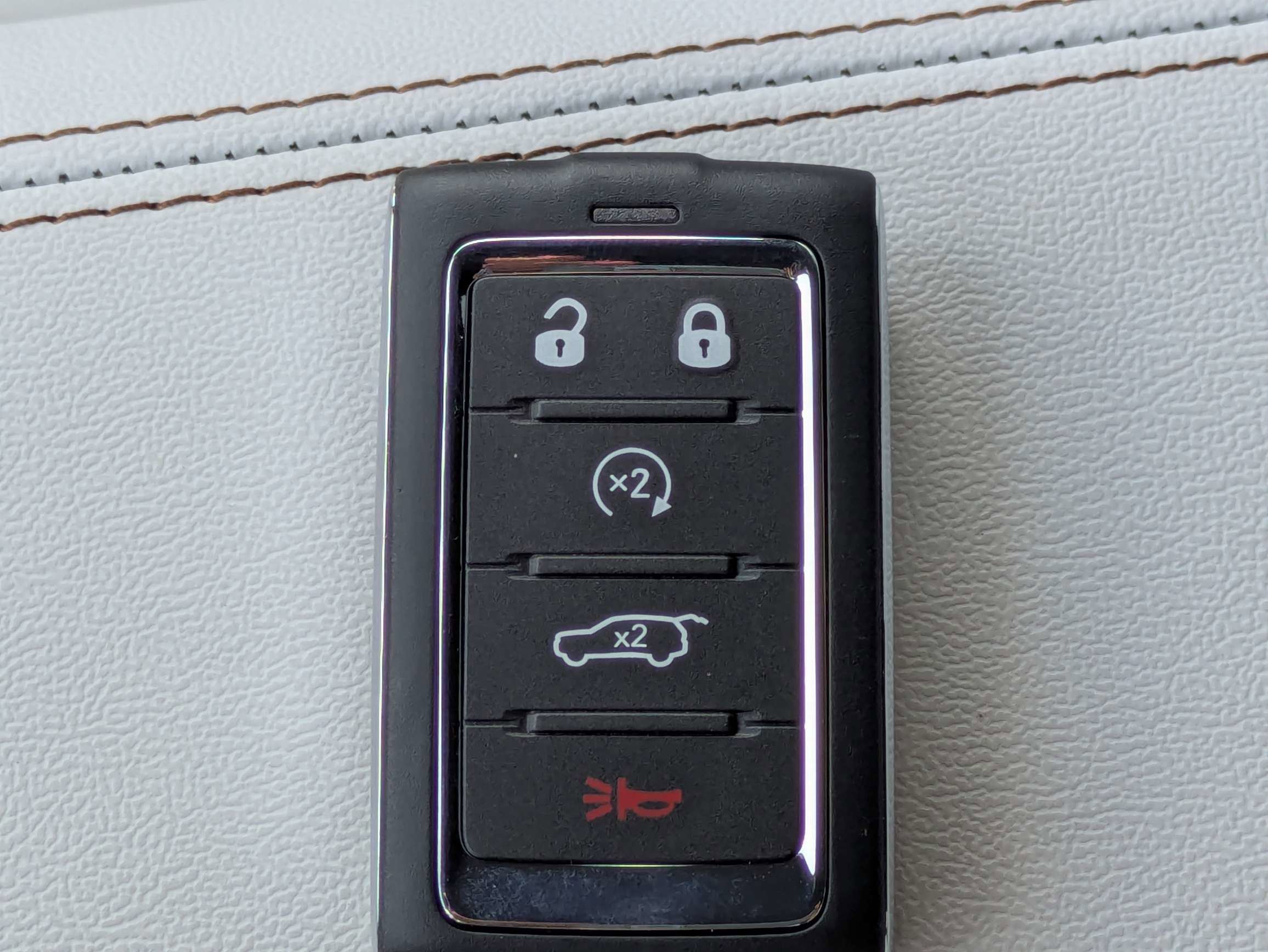 New 2026 Red Hot Pearl-Coat Exterior Paint Jeep Limited image 32