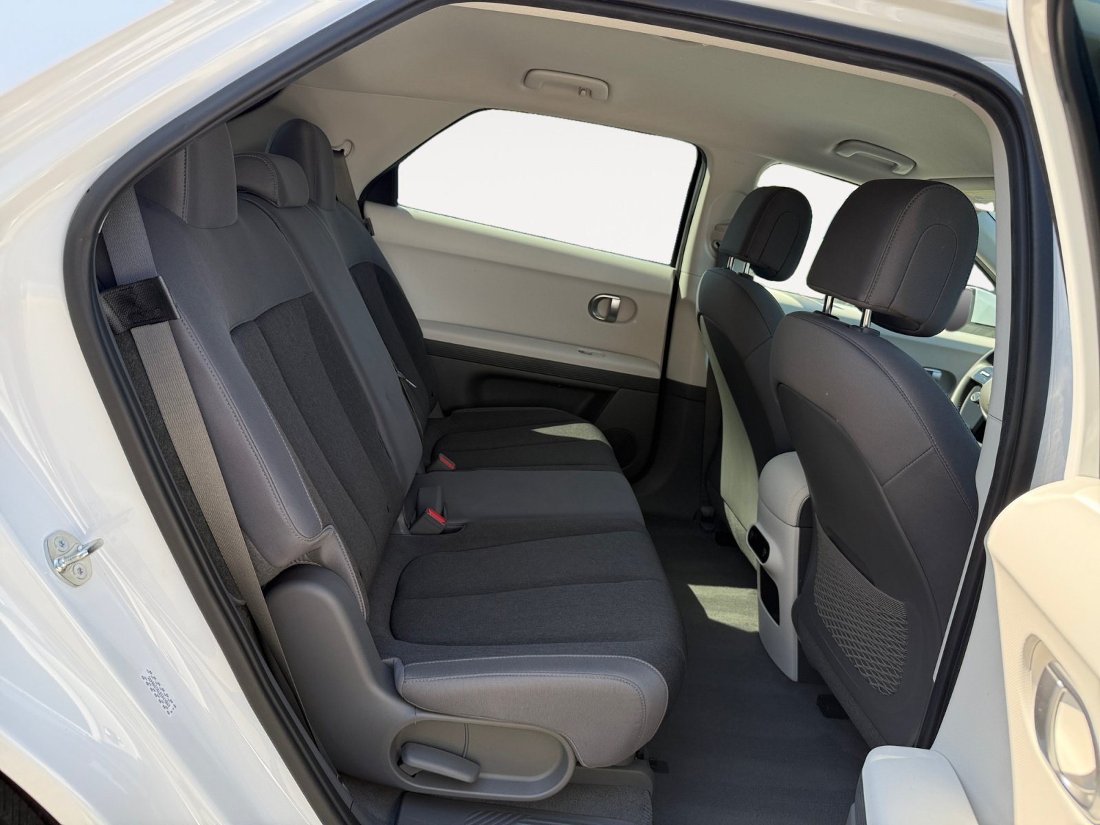 Used 2024 Atlas White Hyundai SE Standard Range image 18