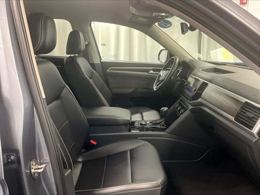 Used 2023 Gray Volkswagen 3.6L V6 SE w/Technology image 11
