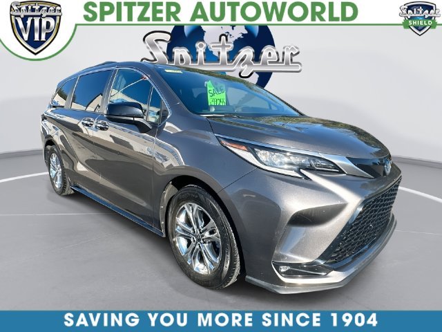 Used 2022  Toyota XSE image 1