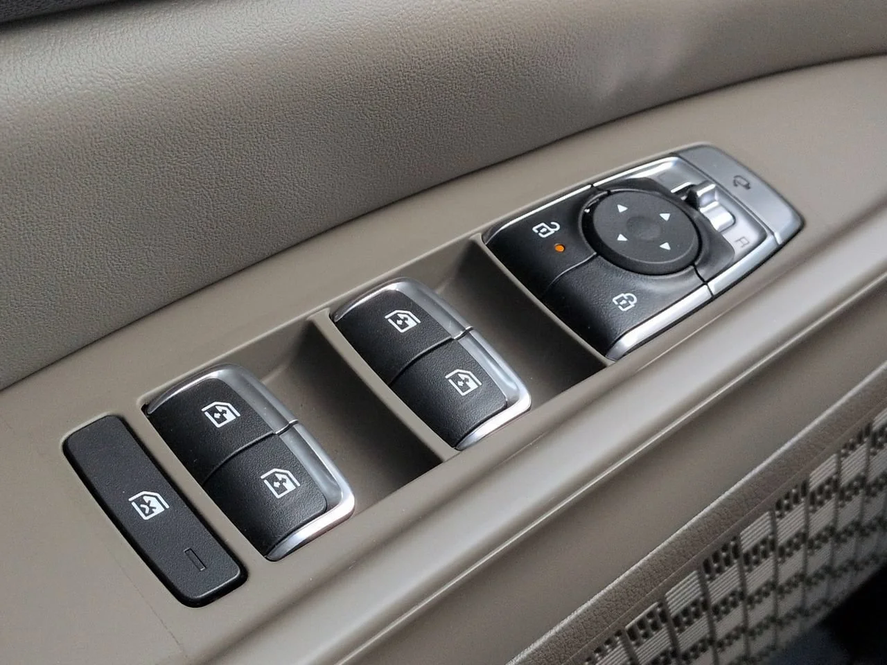 New 2026 Ceramic Silver Kia EX image 29