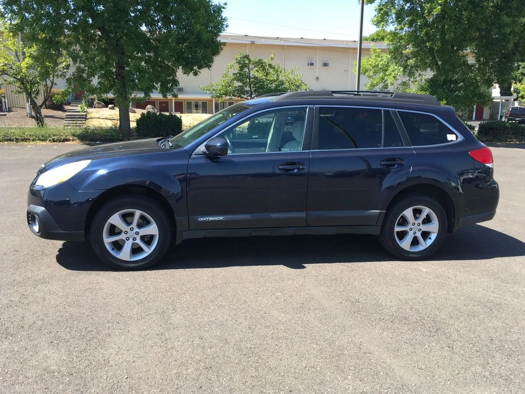 Used 2013 Blue Subaru 2.5i Premium image 3