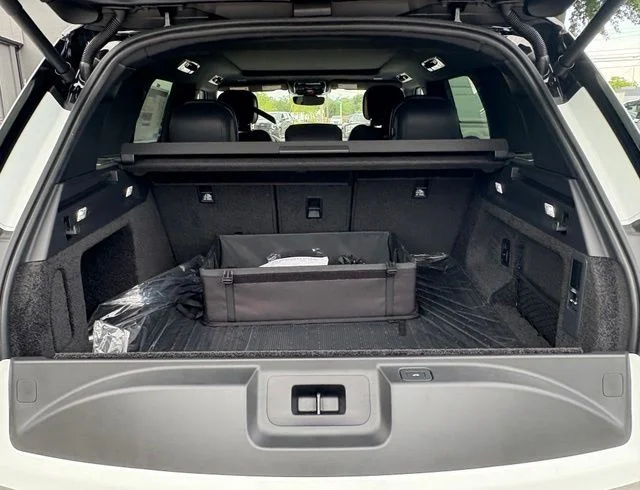 New 2026 Fuji White Land Rover SE image 47