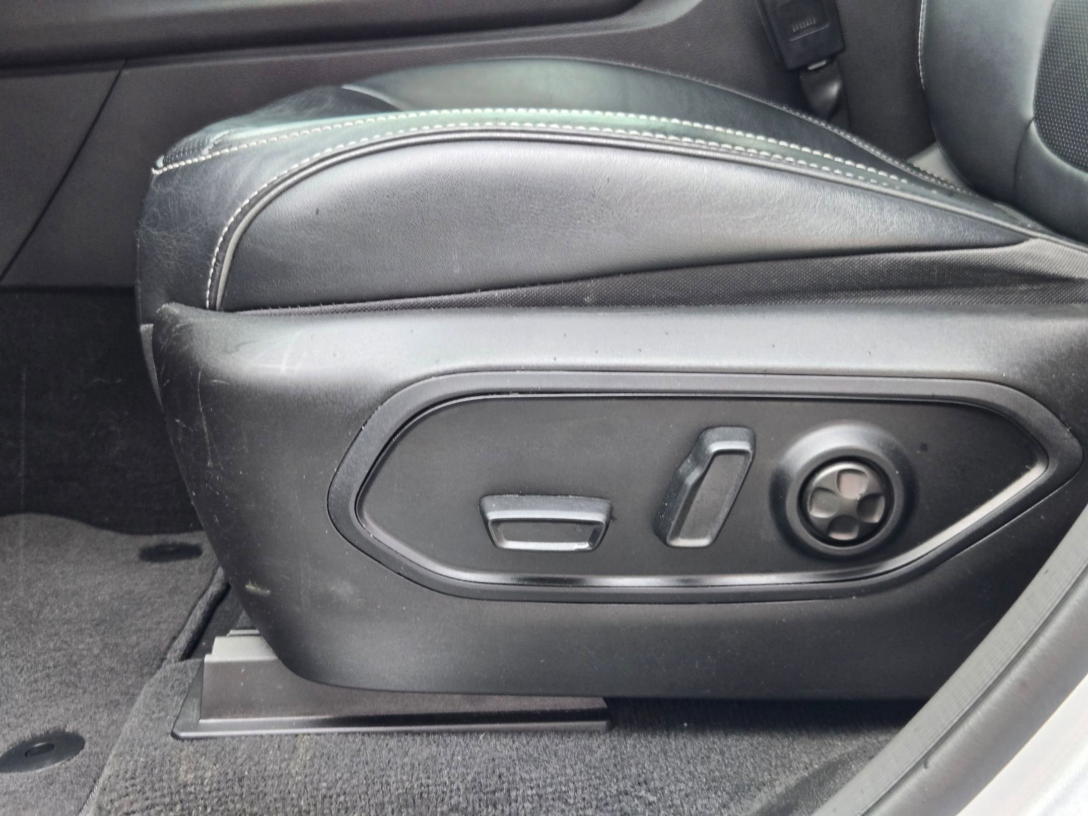 Used 2022 Silver Zynith Jeep Overland image 23