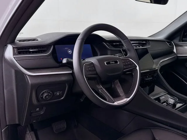 Used 2025 White Jeep Limited image 9