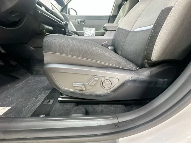 New 2027 Ivory Silver Kia S image 15
