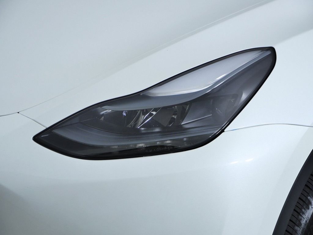 Used 2025  Tesla Long Range image 4