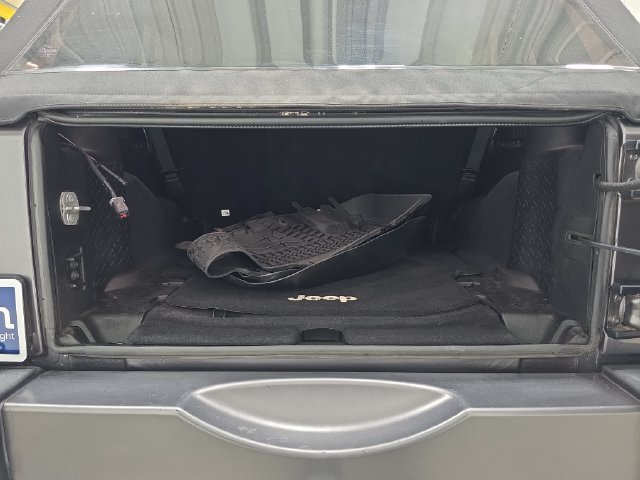 Used 2016 Gray Jeep Unlimited Sport image 32