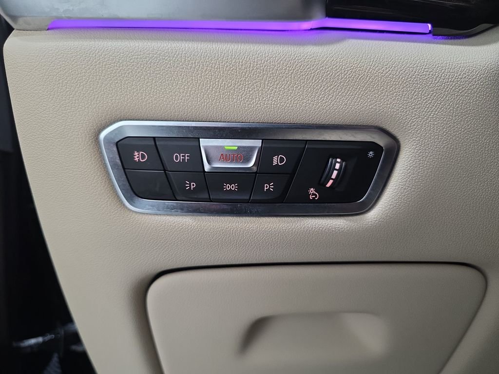 Used 2019 Black Sapphire Metallic BMW xDrive40i image 22