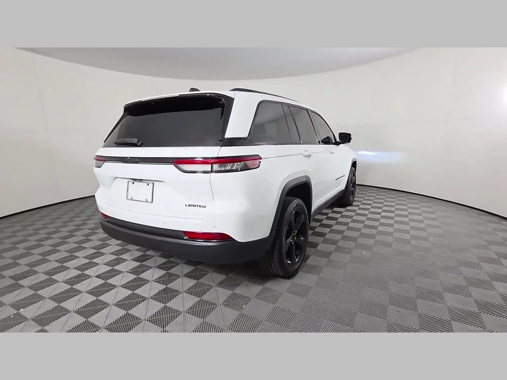 Used 2025 Bright White Clearcoat Jeep Limited image 39