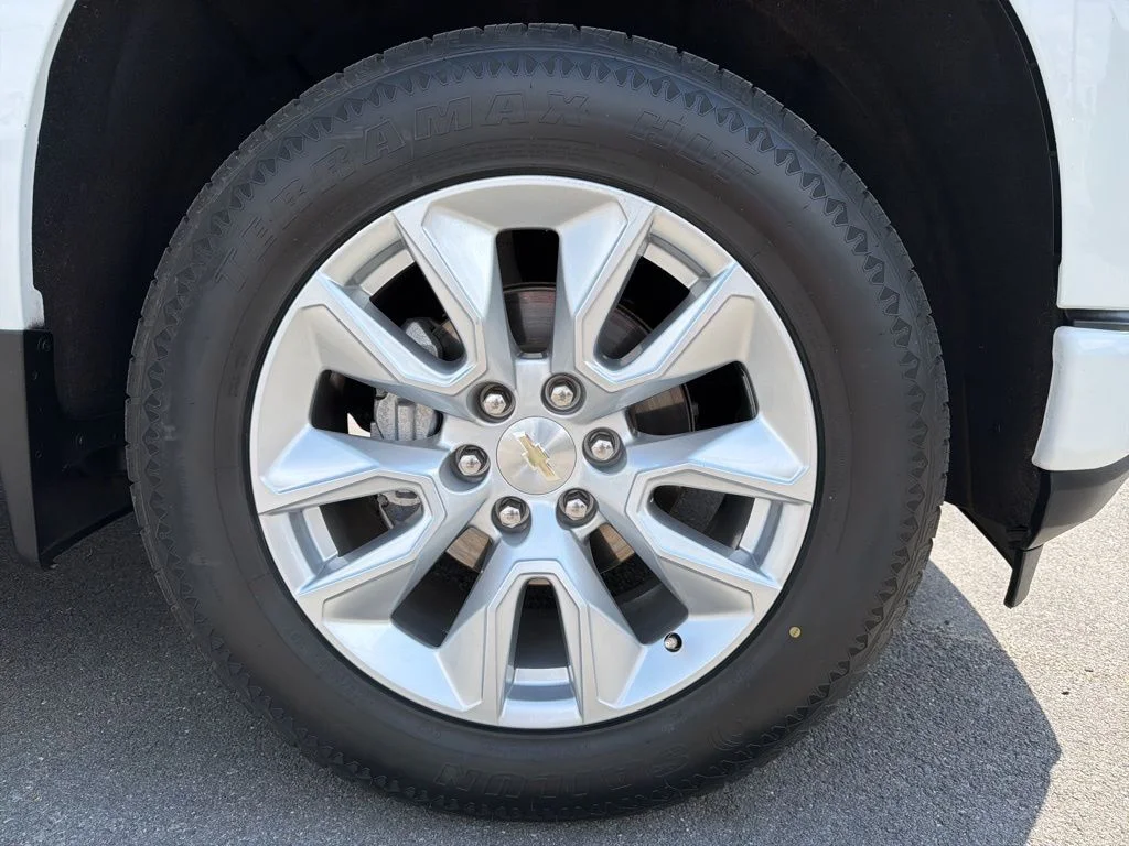 Used 2021 White Chevrolet Custom image 12