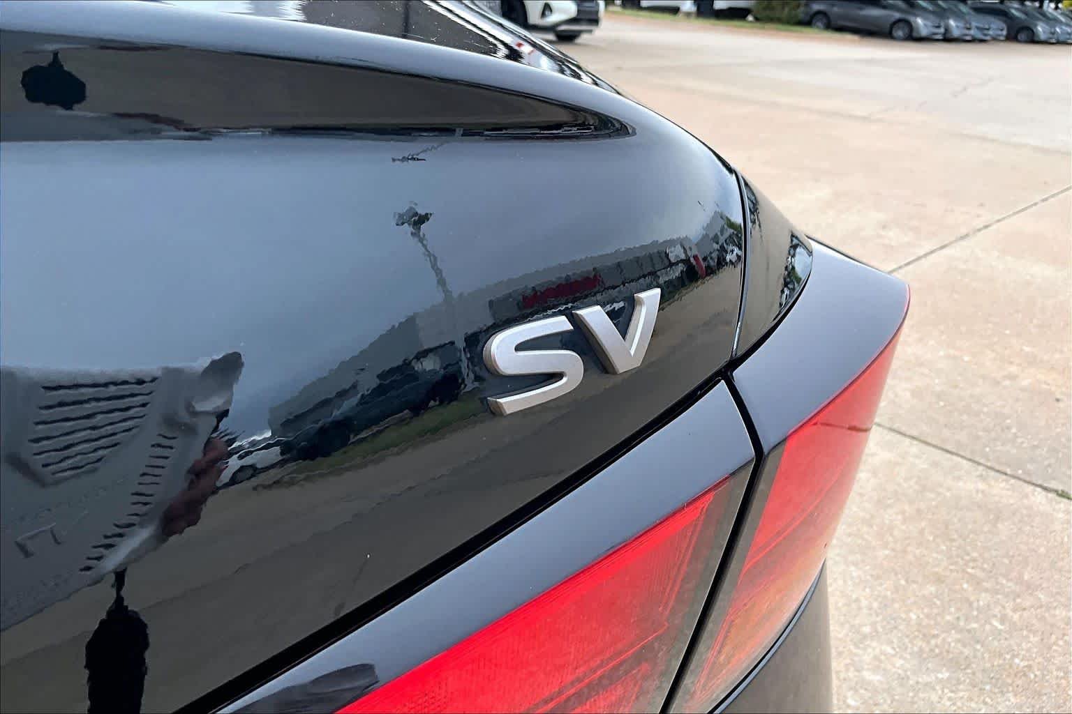 Used 2024 Super Black Nissan 2.5 SV image 9