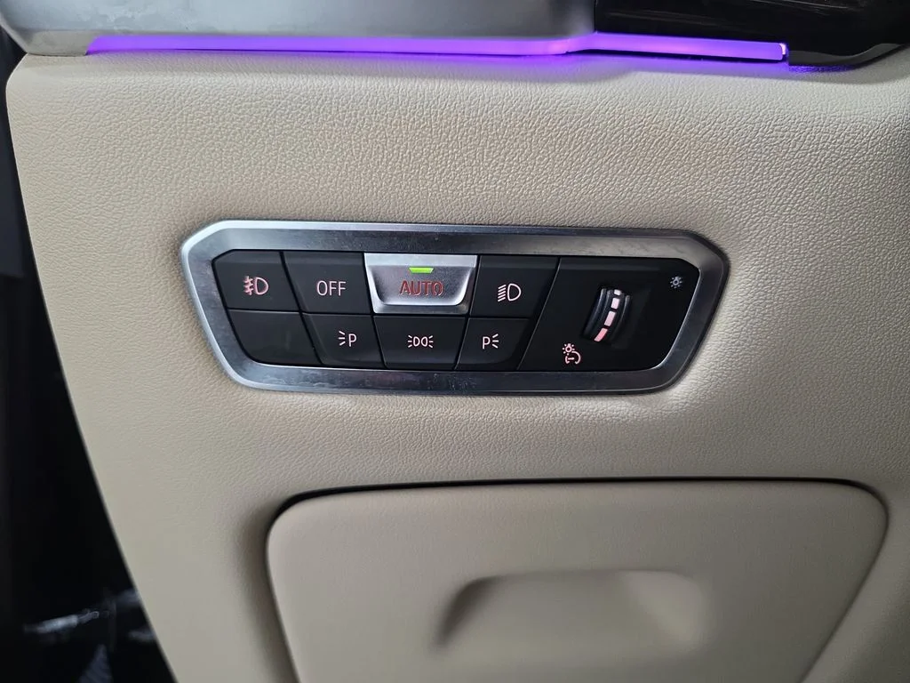 Used 2019 Black Sapphire Metallic BMW xDrive40i image 22