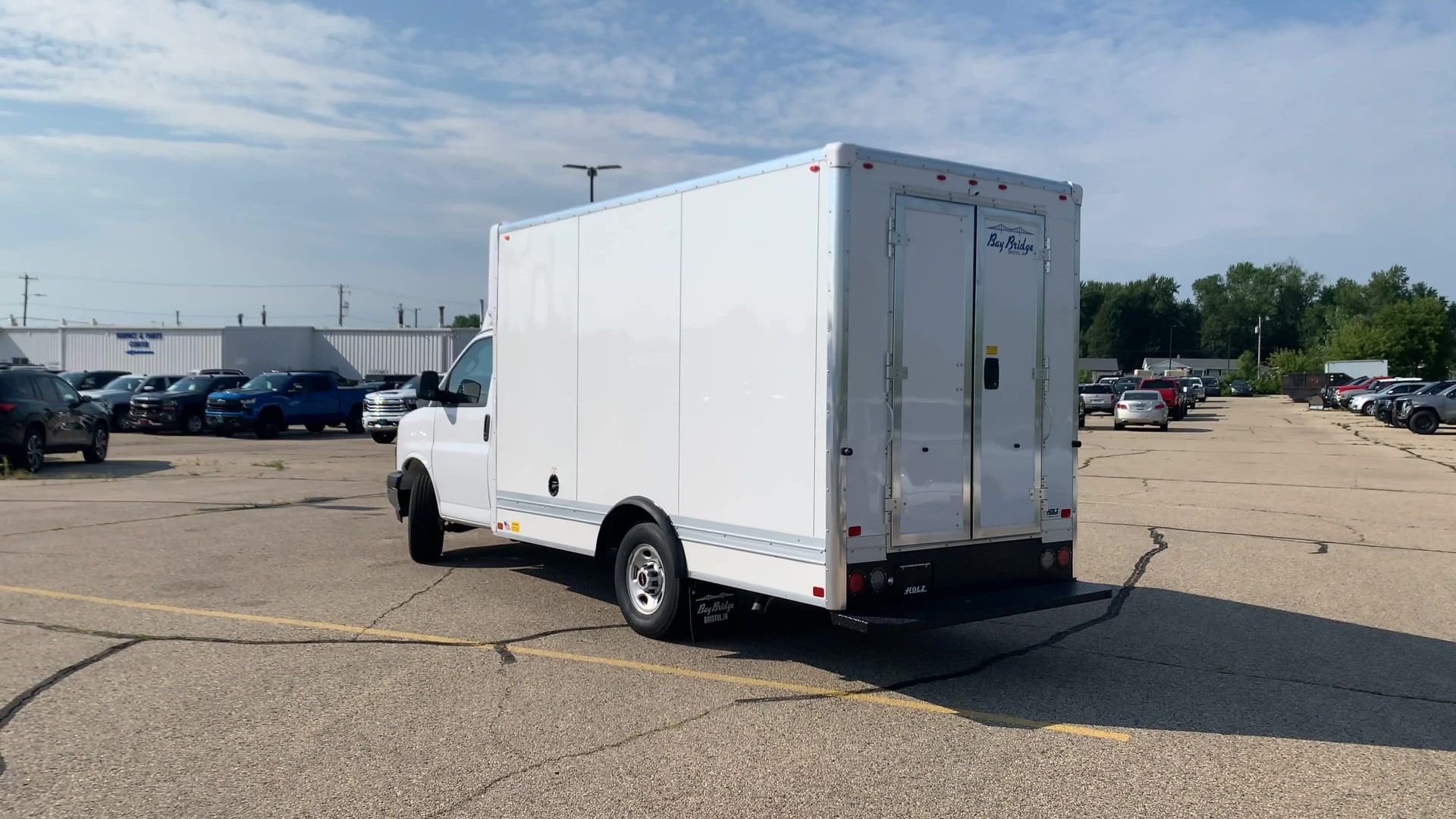 New 2025 Summit White GMC 1WT image 30