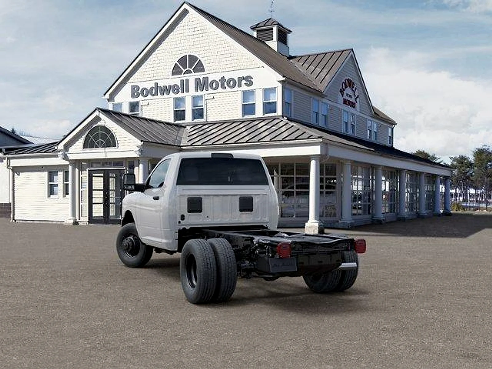 New 2026 Bright White Clear-Coat Exterior Paint RAM Tradesman 4WD Reg Cab 60" CA 143.5" WB image 3