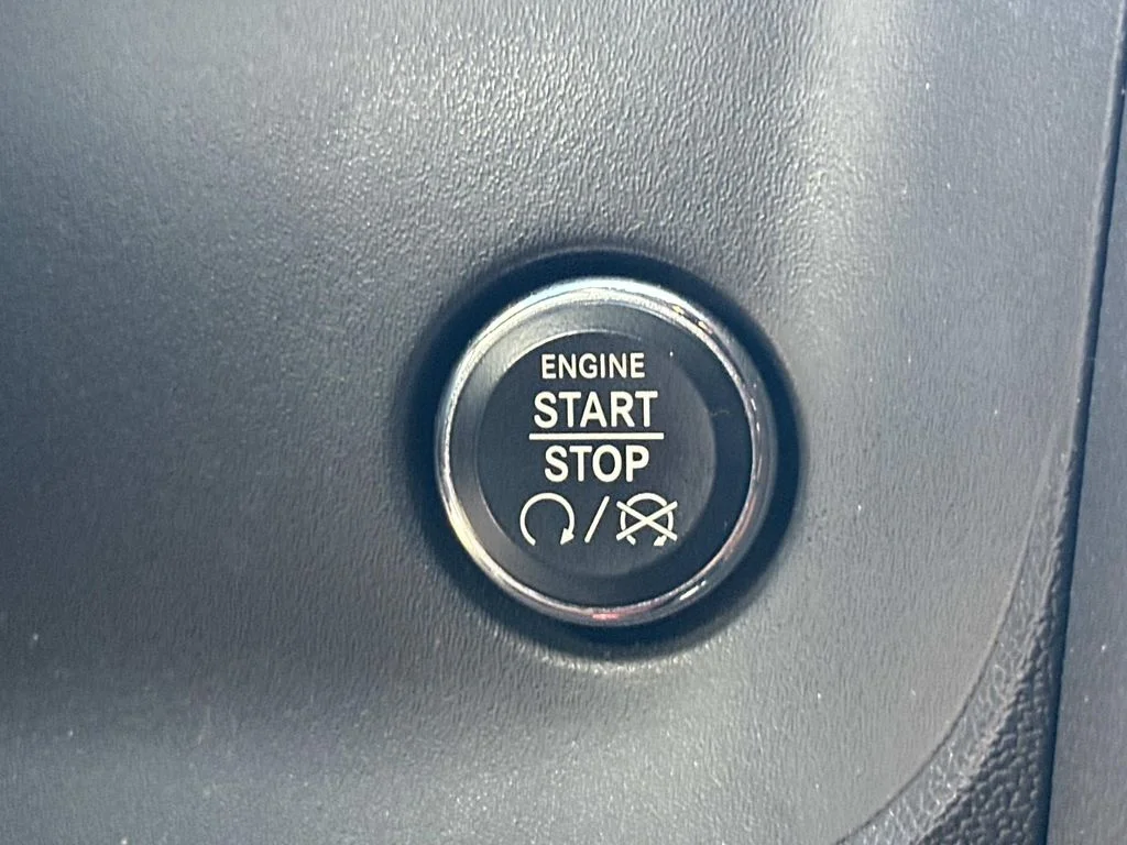 Used 2013 White Dodge R/T image 23