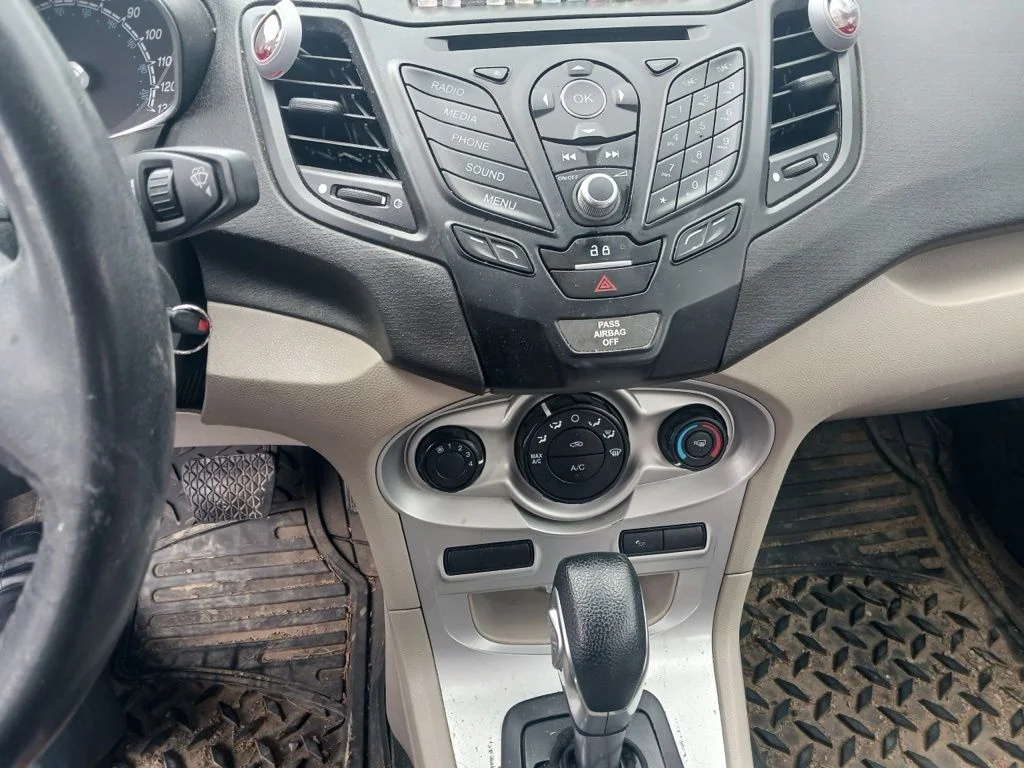 Used 2016  Ford SE image 12