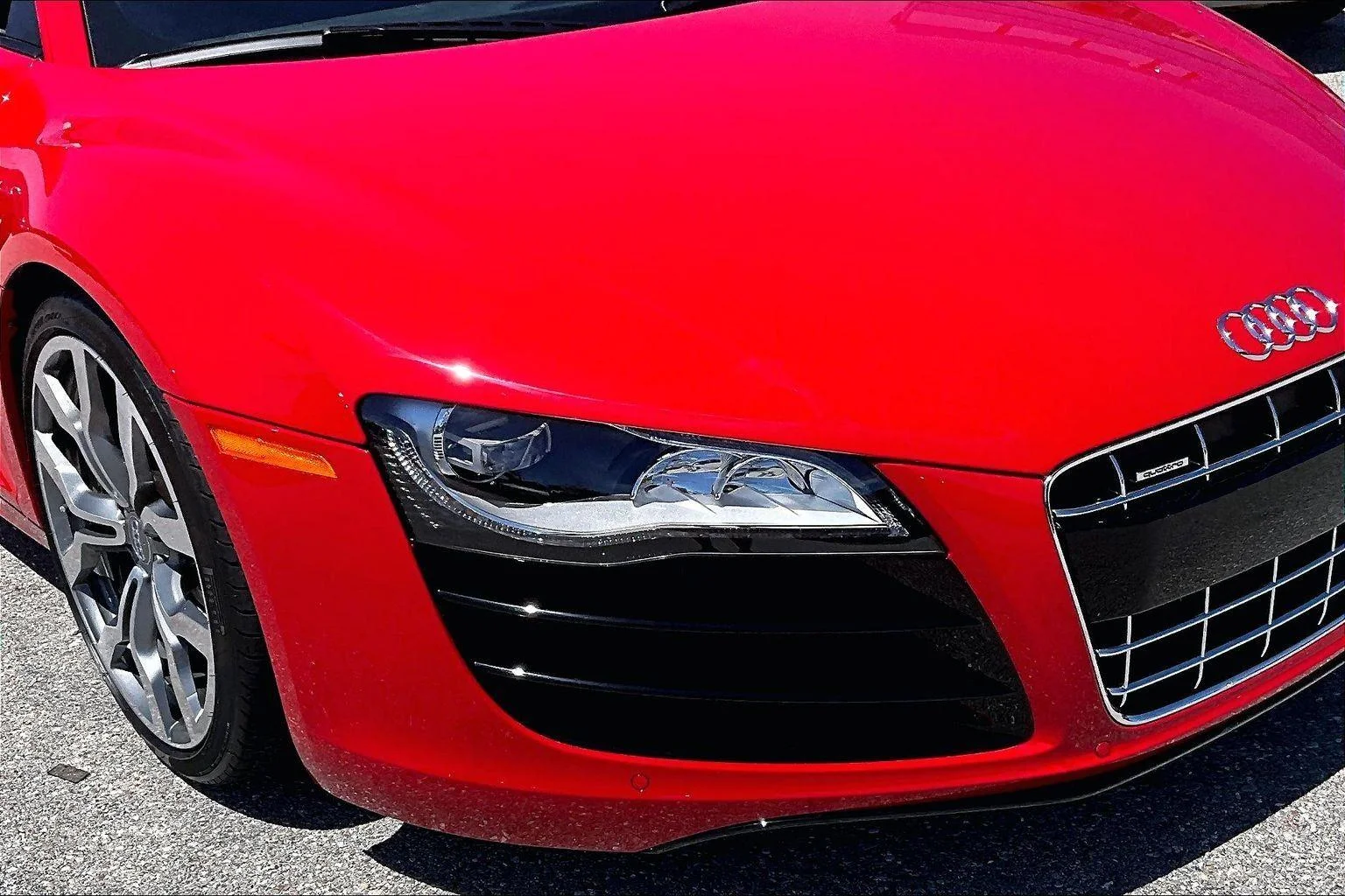 Used 2010 Brilliant Red With Brilliant Red Sideblades Audi 5.2L image 31