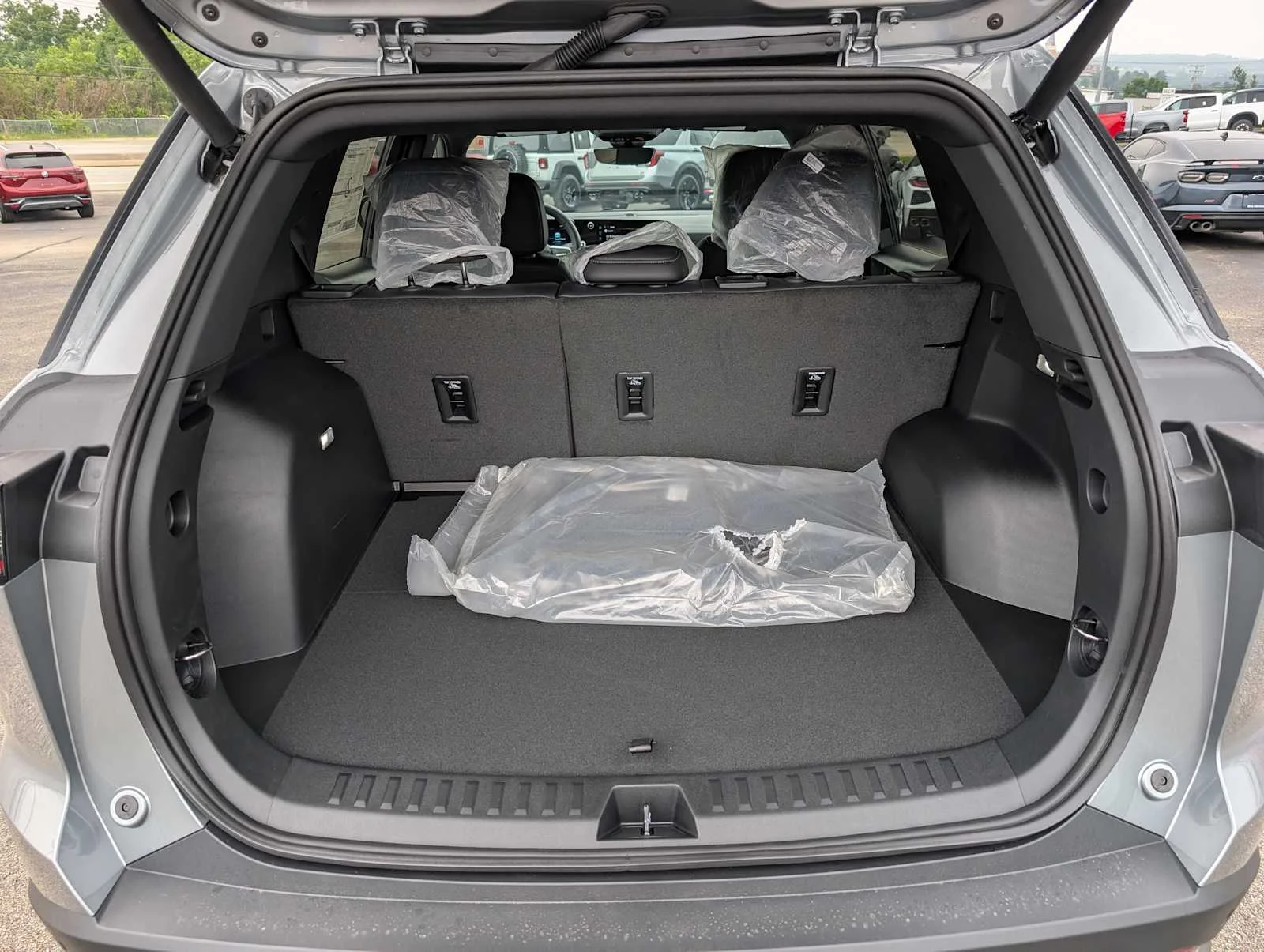 2027 Chevrolet Equinox LT - Photo 6