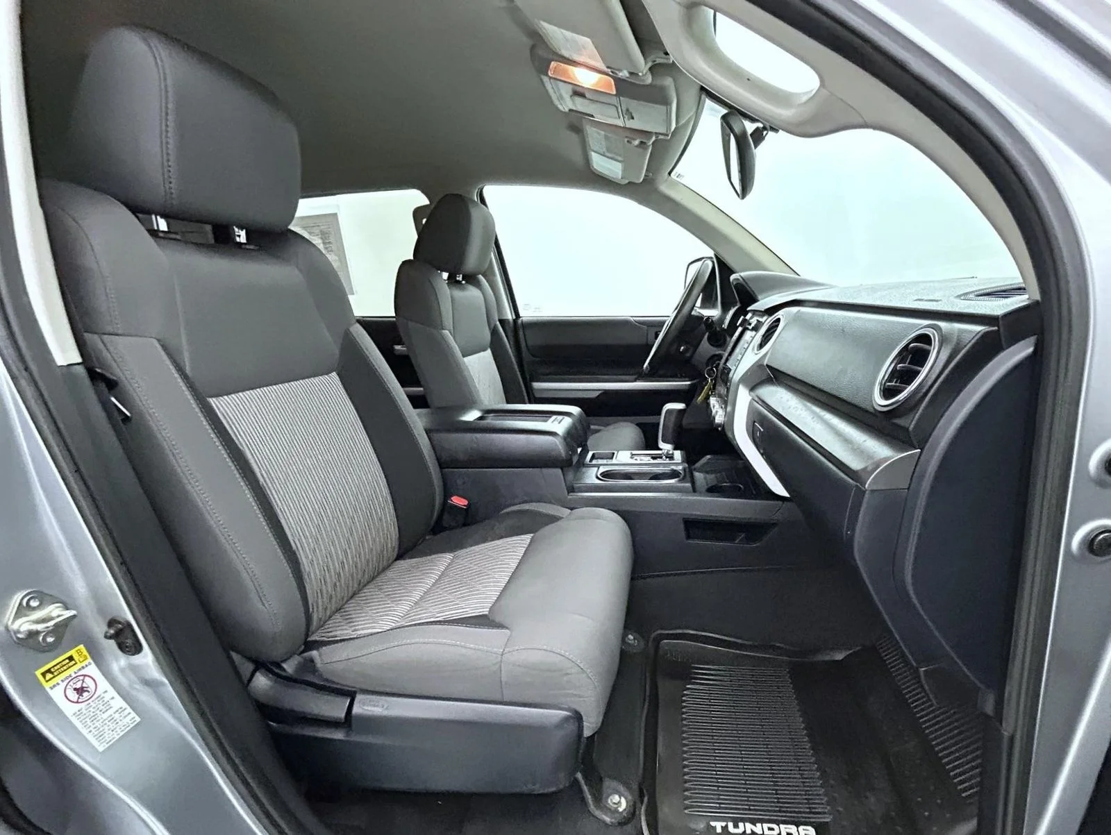 Used 2016 Silver Toyota SR5 image 15