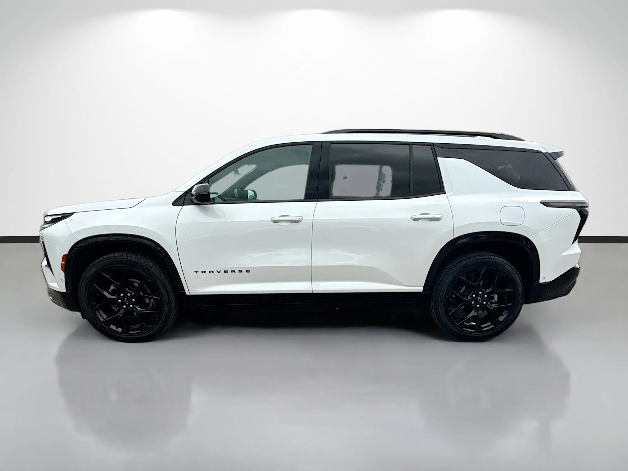 Used 2024 Iridescent Pearl Tricoat Chevrolet AWD RS image 6