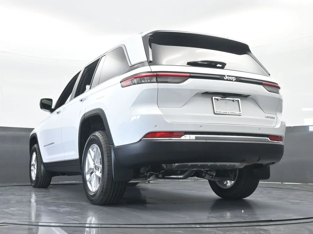 Used 2025 Bright White Clearcoat Jeep Laredo X image 53