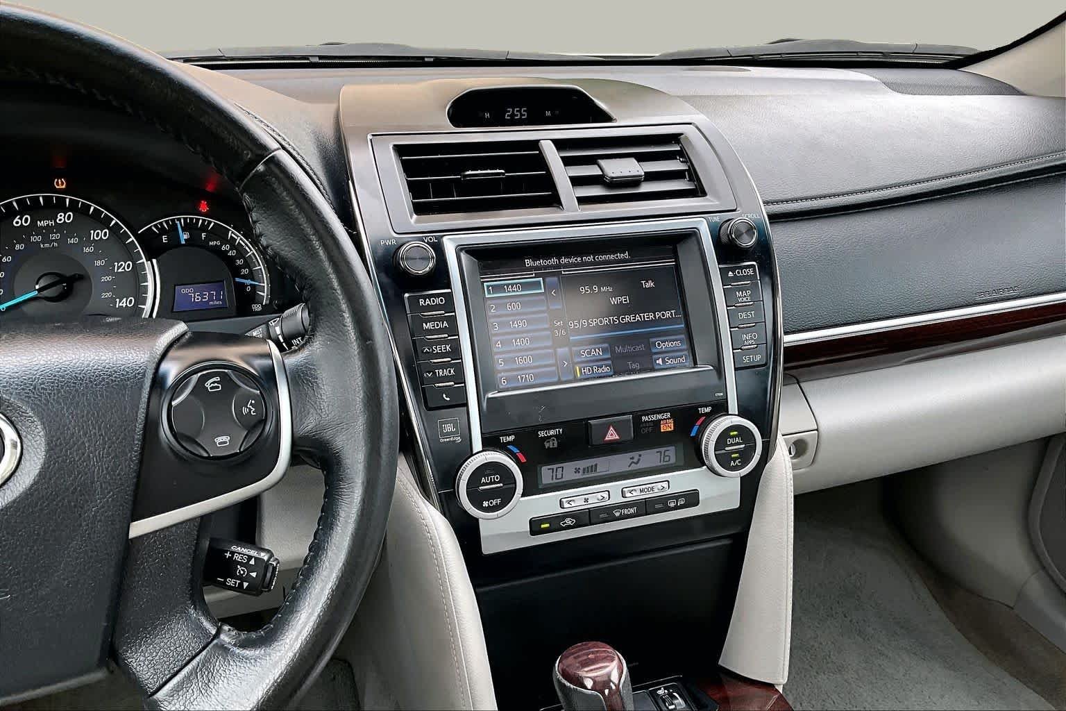 Used 2013 Classic Silver Metallic Toyota XLE image 7